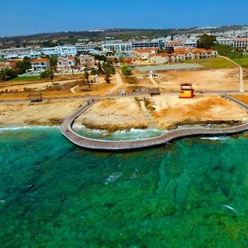 Freij & (adults Only) 4*