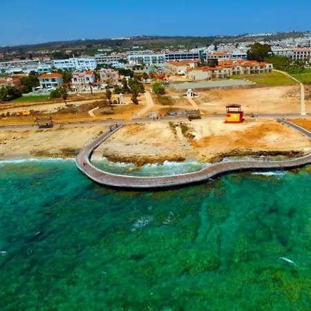 Freij & (adults Only) 4*